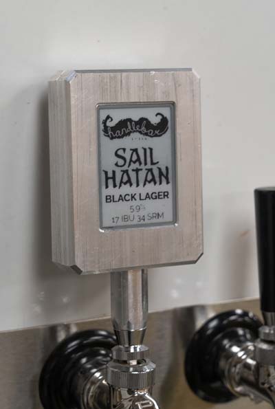 a visual of the e-ink faucet handle