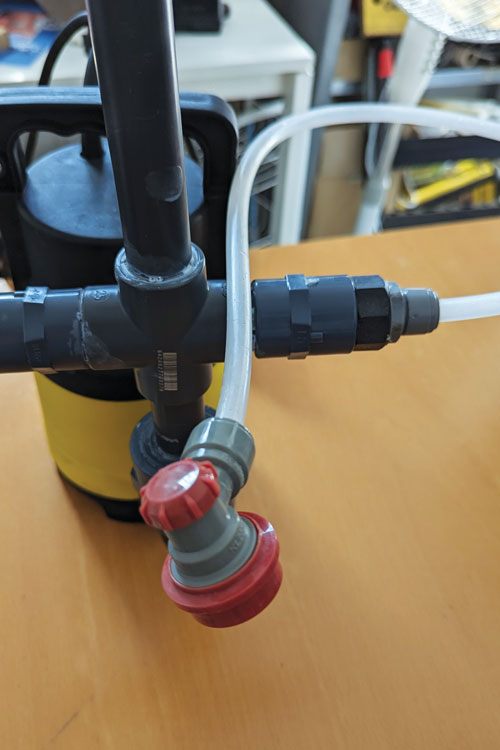 the John Guest connectors and speedfit tubing connect the wings of PVC tubing to the keg posts