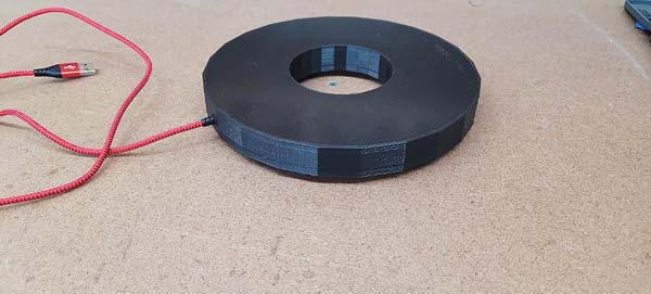 the scale fully built with USB cord running out of the body